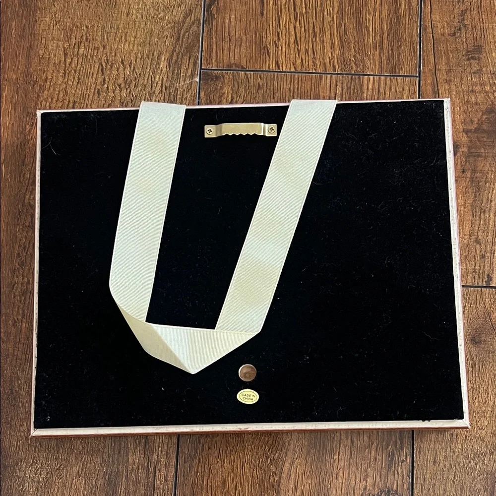 Unique Vintage Gold Framed Cottage Scene Art - Picture 3 of 4